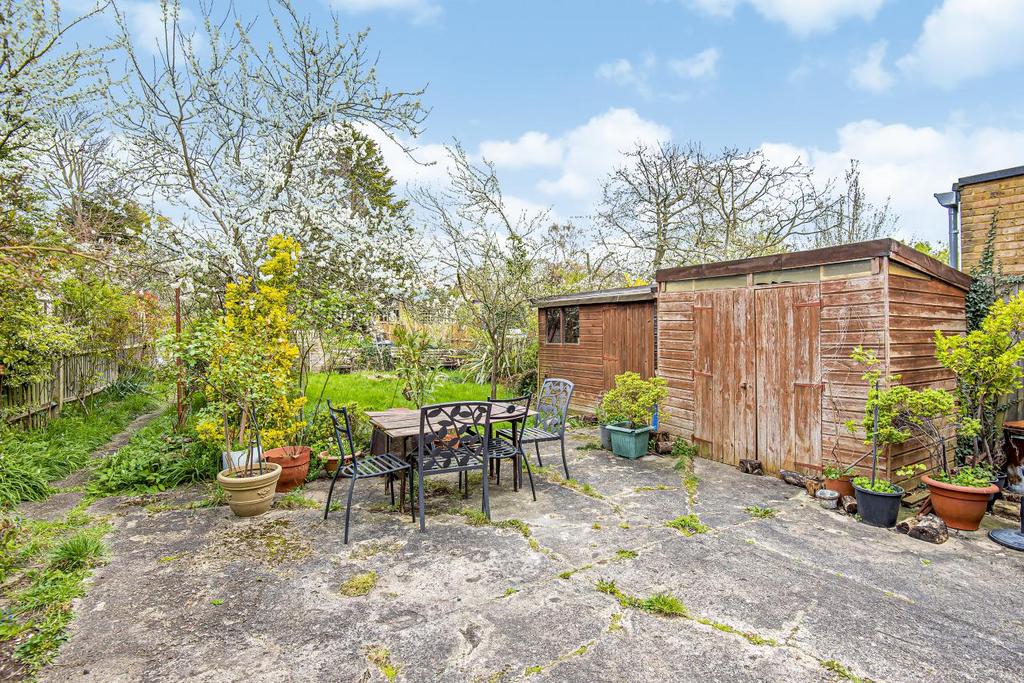 Clive Road, West Dulwich 2 bed flat £600,000