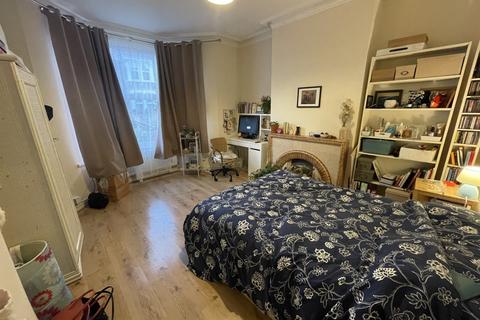 2 bedroom flat for sale - Matlock Road, Leyton