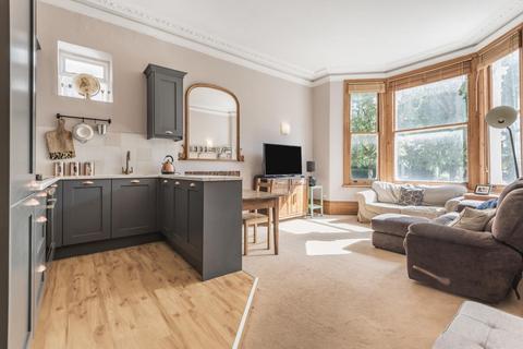18a Avenue Crescent, London, W3 8EP