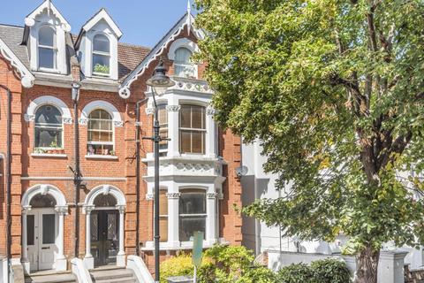 18a Avenue Crescent, London, W3 8EP