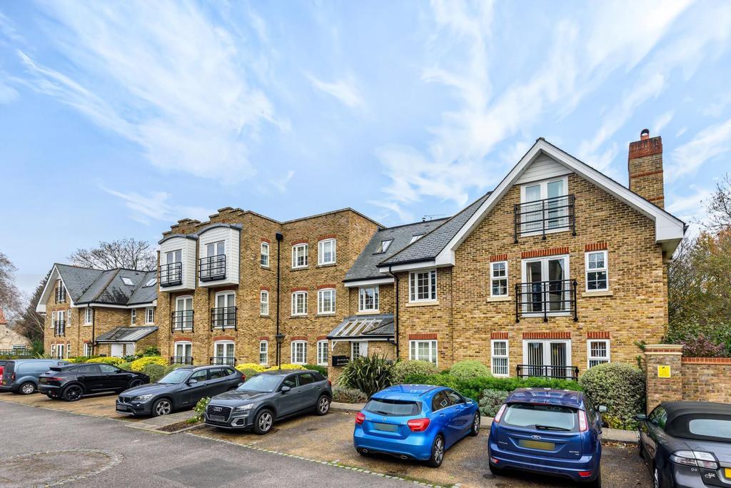 Whittets Ait, Jessamy Road, Weybridge, KT13 2 bed apartment £650,000