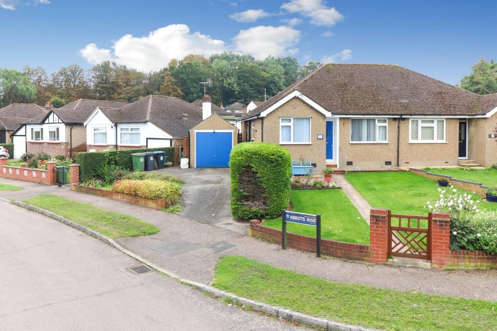 Abbots Rise, Kings Langley, Herts, WD4 2 bed bungalow £450,000