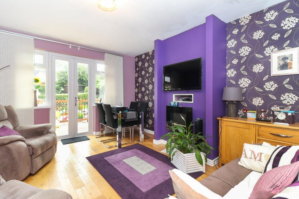 Abbots Rise, Kings Langley, Herts, WD4 2 bed bungalow £450,000