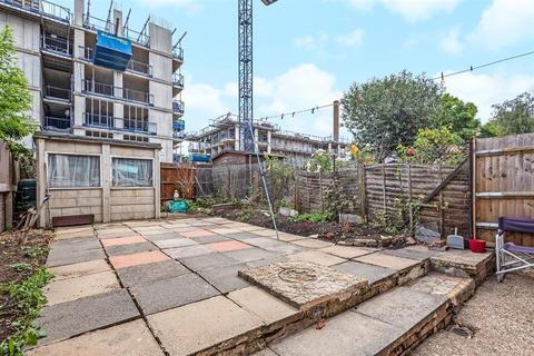 39 Templeman Road, London, W7 1AS