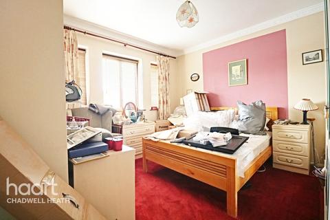 105 Mayfield Road, Dagenham, RM8 1XJ
