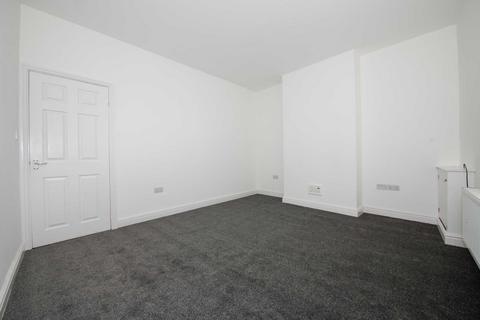 2 bedroom terraced house to rent, Merton Road, Prestwich