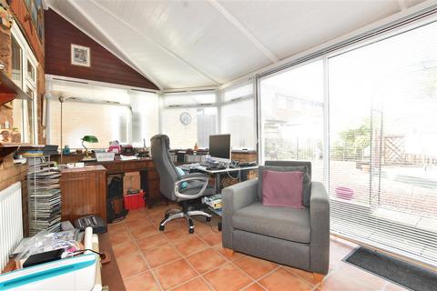 29 Evans Road, Willesborough, Ashford, TN24 0UA