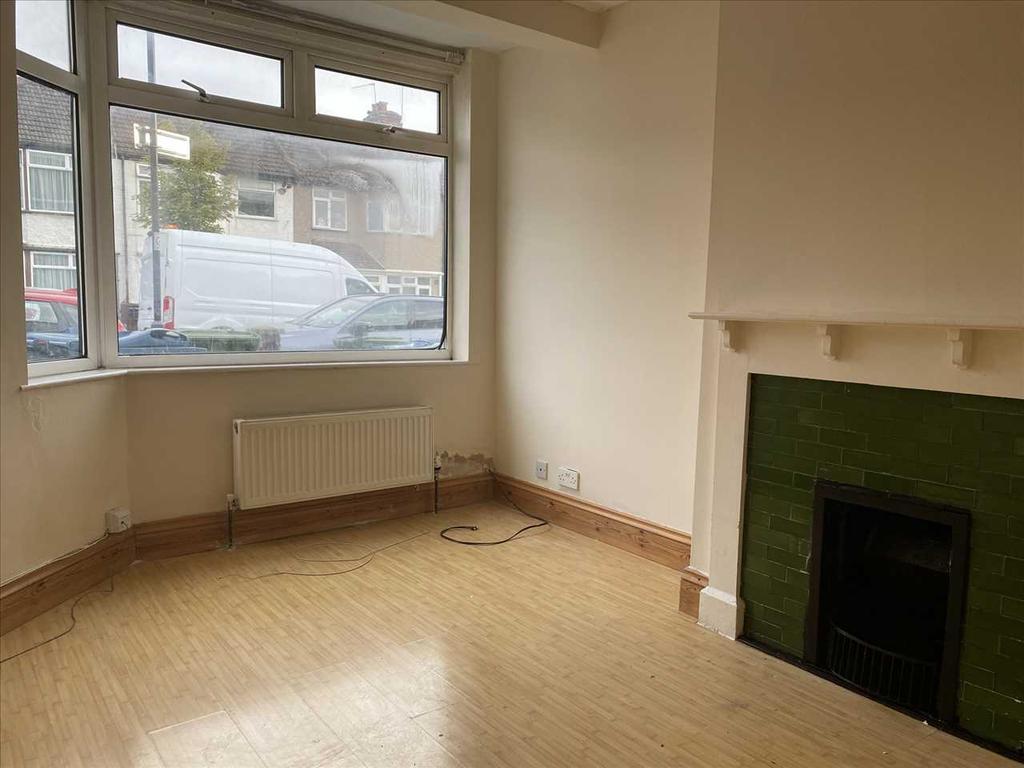 Athelstone Road, Harrow 3 bed terraced house £1,750 pcm (£404 pw)