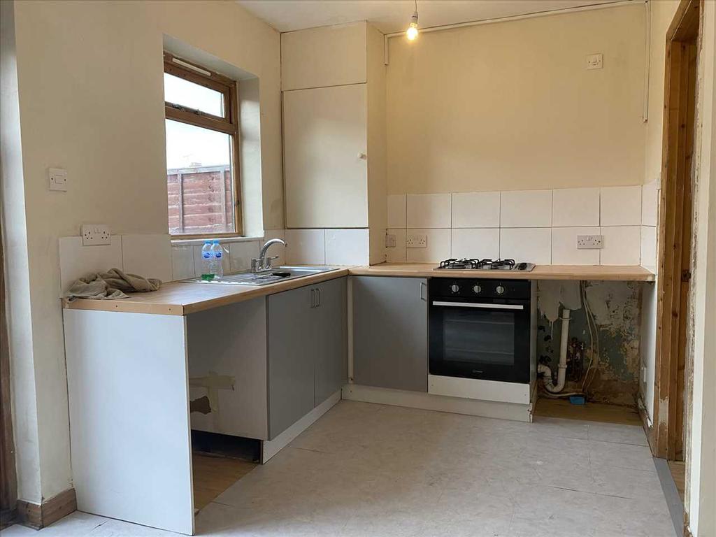 Athelstone Road, Harrow 3 bed terraced house £1,750 pcm (£404 pw)