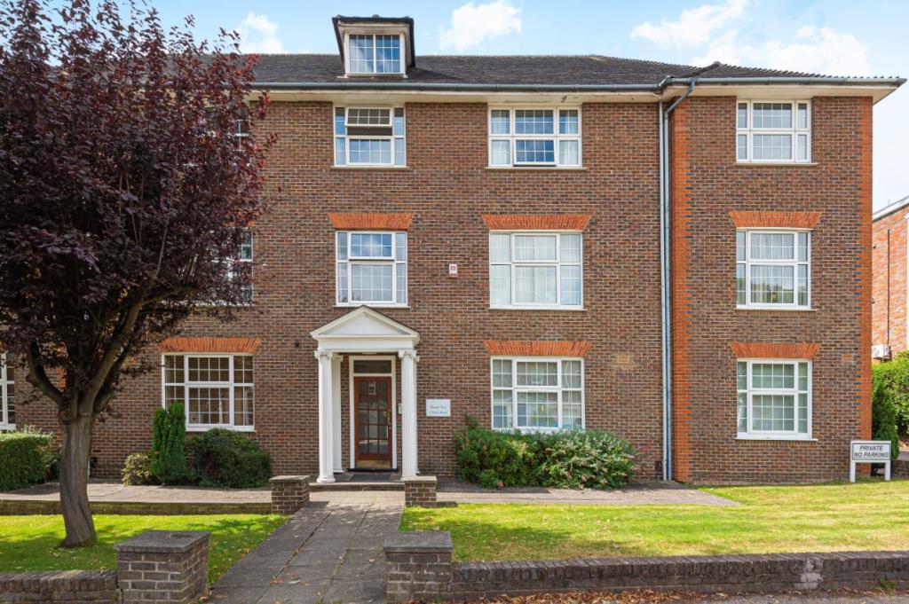 Greenhill Court, Northwood, HA6 2 bed flat £600,000