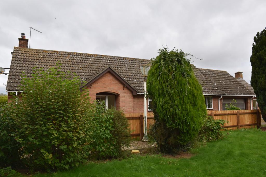Ixworth Road, Great Barton 5 bed detached bungalow to rent £1,550 pcm