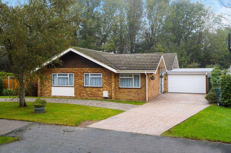 Bookham 4 bed bungalow £925,000