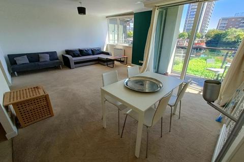 2 bedroom flat to rent, Boardwalk Place, Blackwall Basin, Canary Wharf, South Quay, London, E14 5SG