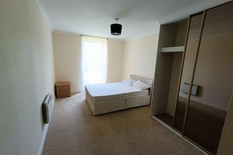 2 bedroom flat to rent, Boardwalk Place, Blackwall Basin, Canary Wharf, South Quay, London, E14 5SG