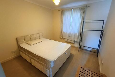 2 bedroom flat to rent, Boardwalk Place, Blackwall Basin, Canary Wharf, South Quay, London, E14 5SG