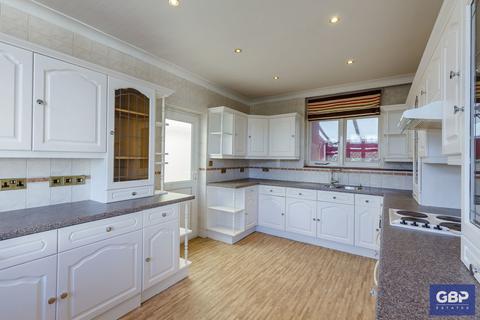 3 Pettits Lane, Romford, RM1 4HL