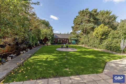 3 Pettits Lane, Romford, RM1 4HL