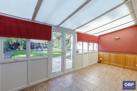 3 Pettits Lane, Romford, RM1 4HL