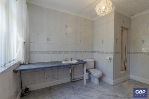 3 Pettits Lane, Romford, RM1 4HL