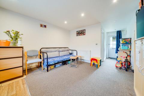 2 bedroom apartment for sale - Coronation Avenue, Royston