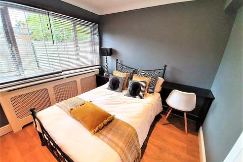 5 Dean Close, Windsor, SL4 4PL