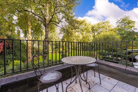 2 bedroom flat to rent, Lower Addison Gardens, London