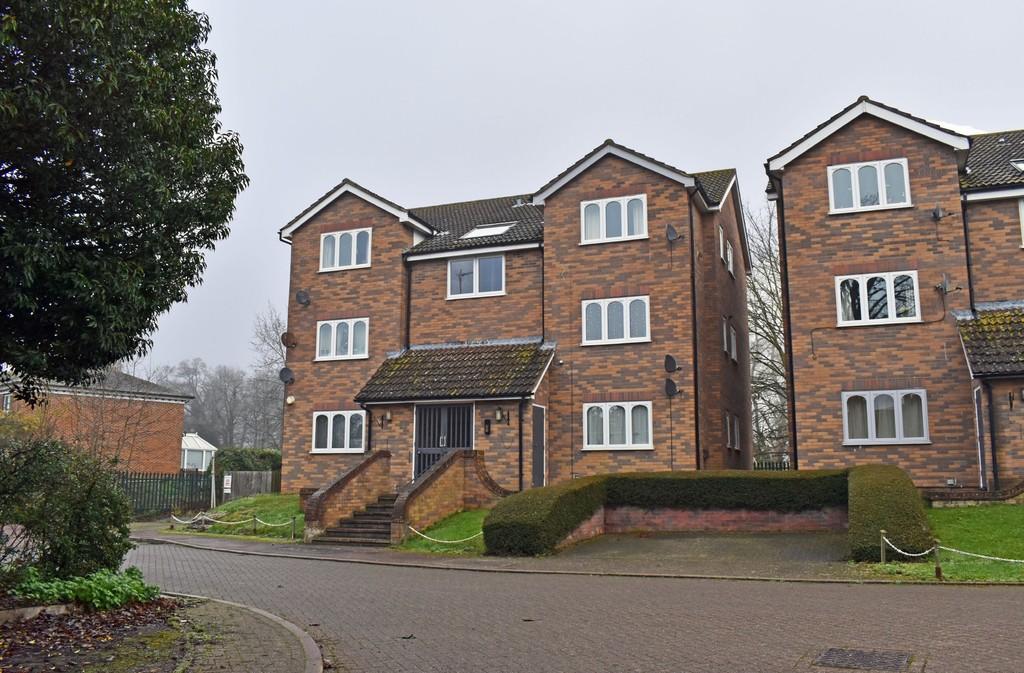 The Lindens, Towcester 2 bed apartment £725 pcm (£167 pw)