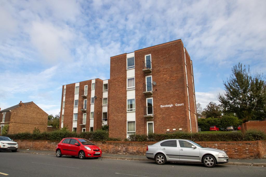 Greenstead Road, Colchester 2 bed ground floor flat £825 pcm (£190 pw)