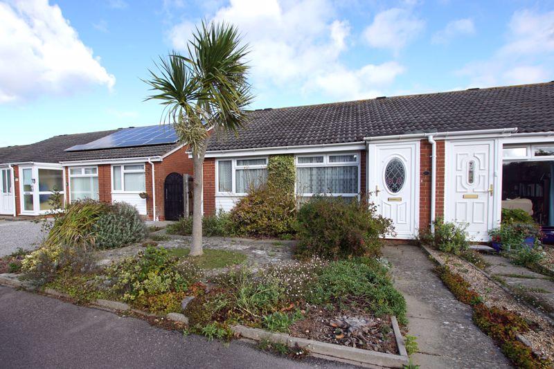 Fell Drive, LeeOnTheSolent, PO13 2 bed semidetached bungalow £269,995