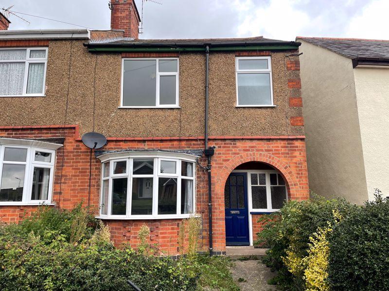 Lychgate Lane, Burbage 3 bed semidetached house £200,000