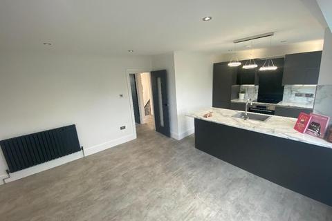 2 bedroom flat to rent - Third Floor Flat, Brixton Hill, London SW2 1JE