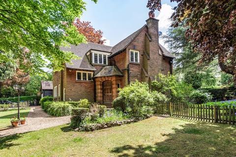 4 bedroom detached house to rent - Briar Hill, Purley