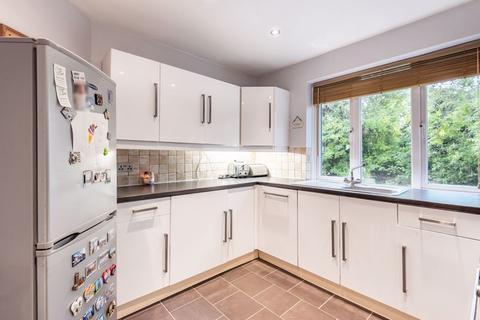 18b Abbey Road, South Croydon, CR2 8NG