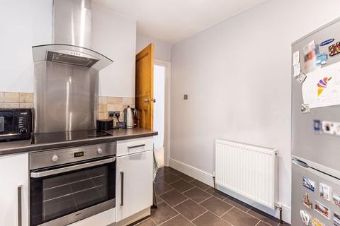 18b Abbey Road, South Croydon, CR2 8NG