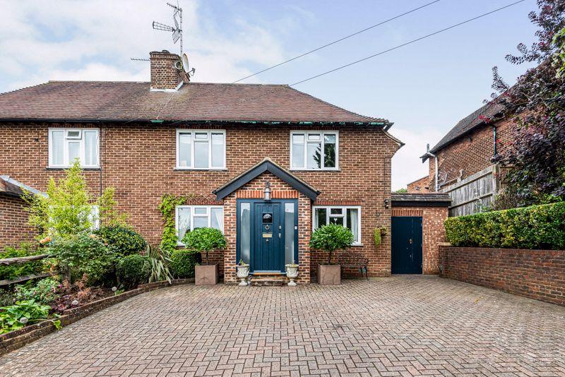 Woodplace Lane, Coulsdon CR5 3 bed semidetached house £695,000