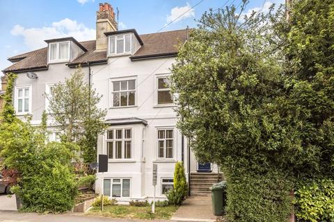 Flat 2, 101 Holmesdale Road, Reigate, RH2 0BT