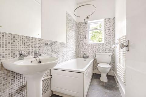 Flat 2, 101 Holmesdale Road, Reigate, RH2 0BT