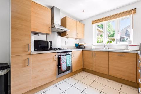 11 Chandos Gardens, Coulsdon, CR5 1HW