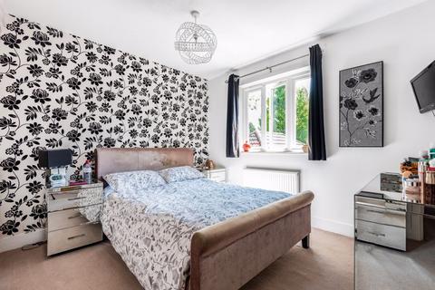 11 Chandos Gardens, Coulsdon, CR5 1HW