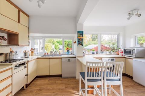 2 Whitethorn Avenue, Coulsdon, CR5 2PP