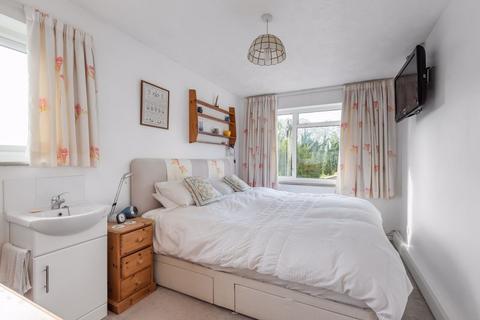2 Whitethorn Avenue, Coulsdon, CR5 2PP