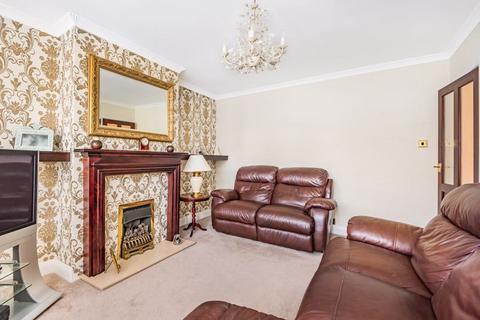 69 Rickman Hill, Coulsdon, CR5 3DT