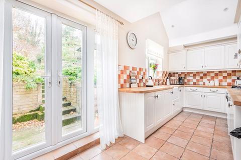 69 Rickman Hill, Coulsdon, CR5 3DT