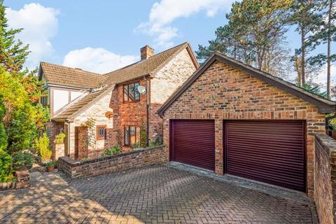 9 Benthall Gardens, Kenley, CR8 5EZ