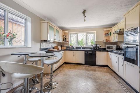 9 Benthall Gardens, Kenley, CR8 5EZ