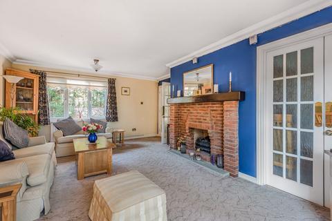 9 Benthall Gardens, Kenley, CR8 5EZ