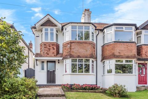 10 Oaks Road, Kenley, CR8 5NR