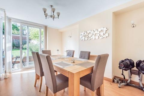 10 Oaks Road, Kenley, CR8 5NR