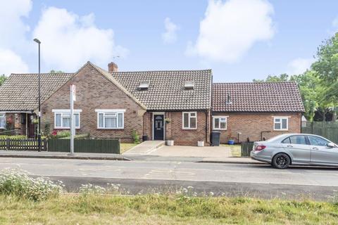 8 Lacey Green, Coulsdon, CR5 1BL