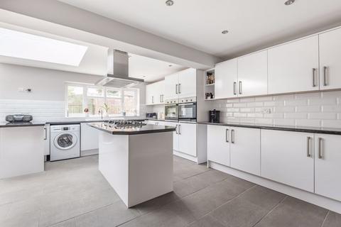 8 Lacey Green, Coulsdon, CR5 1BL